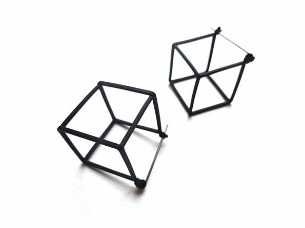 Geometriniai minimalistiniai auskarai kubai