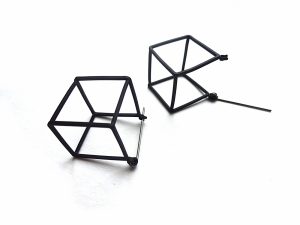 Geometriniai minimalistiniai auskarai kubai