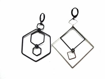 Asimetriški geometriniai minimalistiniai auskarai