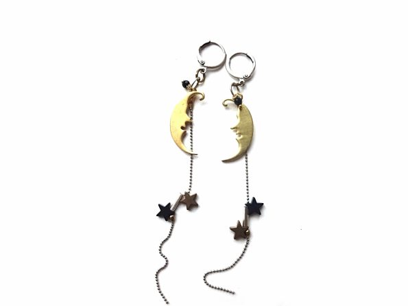MIELA auskarai ant grandinėlių "Mėnulio dvyniai" su žvaigždelėmis ir špinelio akmenuku