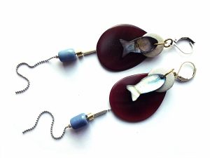 MIELA bordinio tagua riešuto auskarai su perlamutro žuvelėmis ir grandinėlėmis