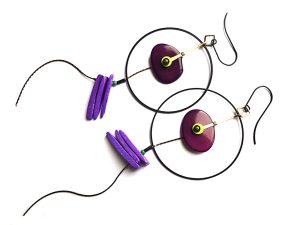 MIELA auskarai juodi lankai su violetiniu tagia riešutu ir violetiniasi kokoso spygliukais